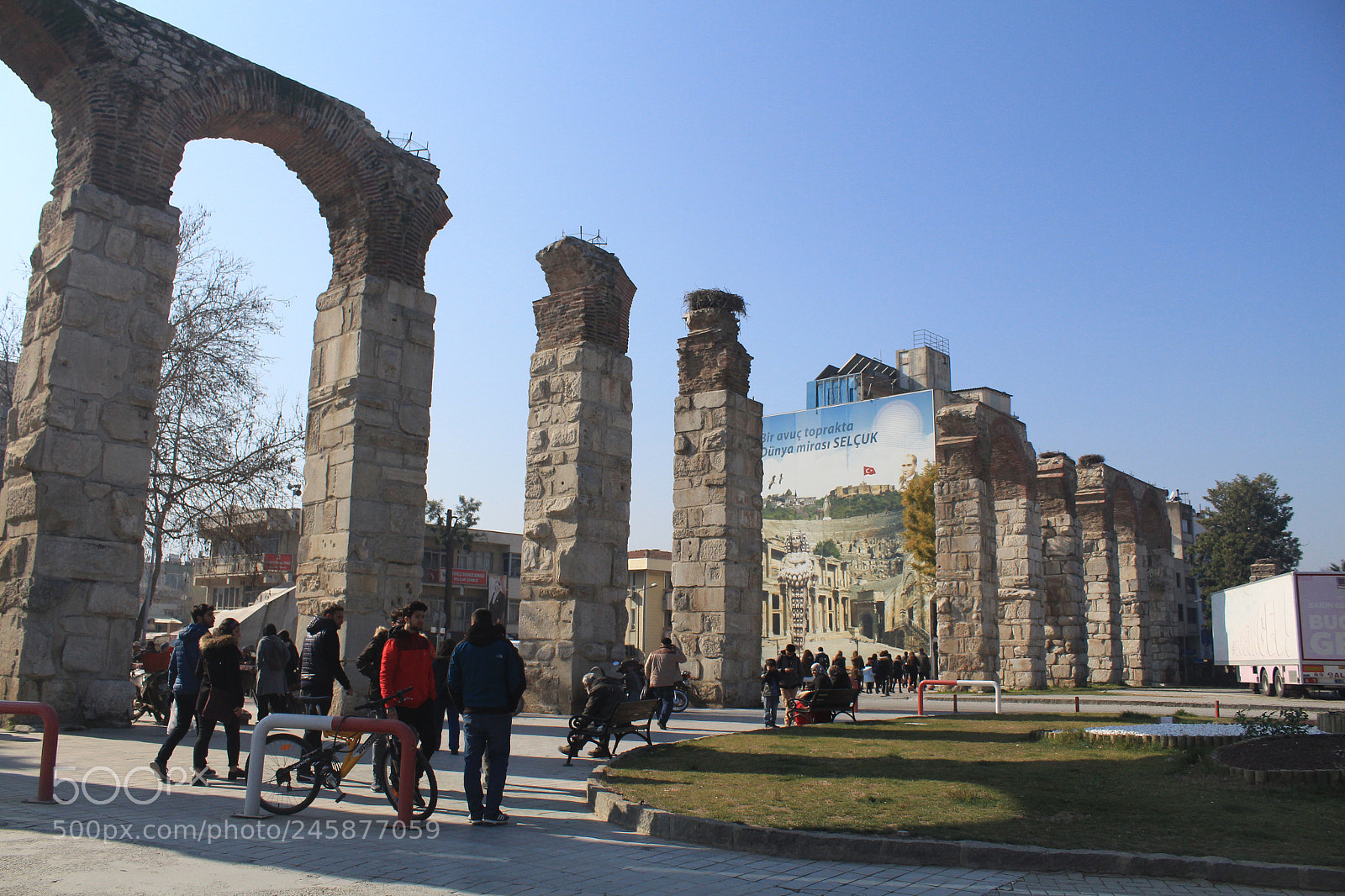 Canon EOS 650D (EOS Rebel T4i / EOS Kiss X6i) sample photo. Columns photography