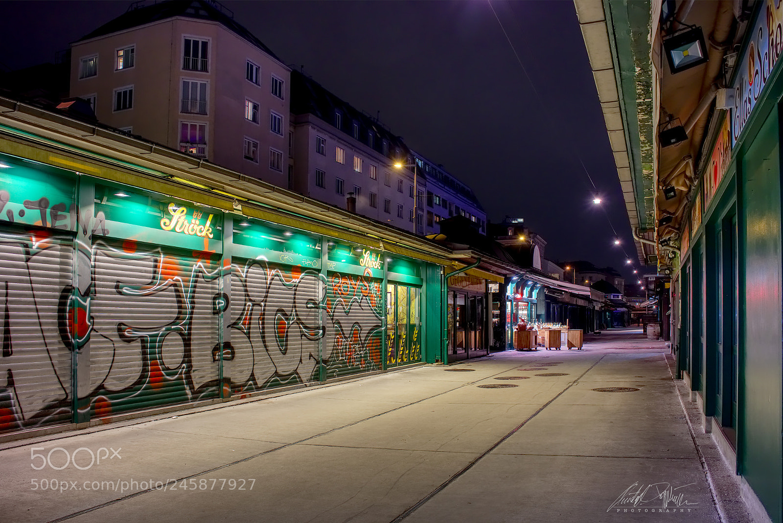 Canon EOS M6 sample photo. Closing hour at naschmarkt photography