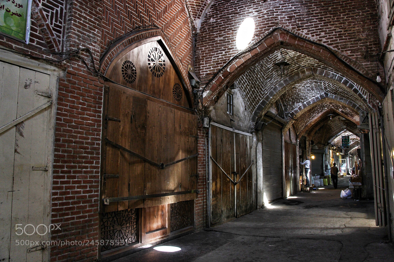 Canon EOS 700D (EOS Rebel T5i / EOS Kiss X7i) sample photo. Tabriz grand bazar photography