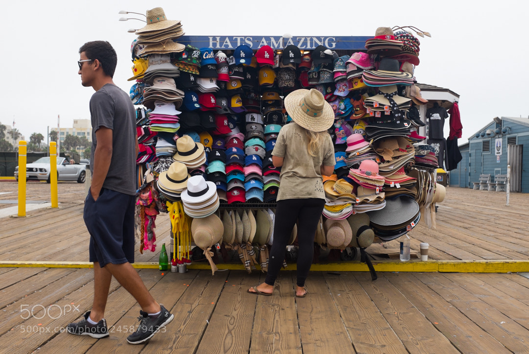 Fujifilm X100T sample photo. Hat vendor photography