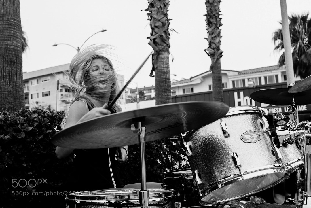 Fujifilm X100T sample photo. Street drummer photography