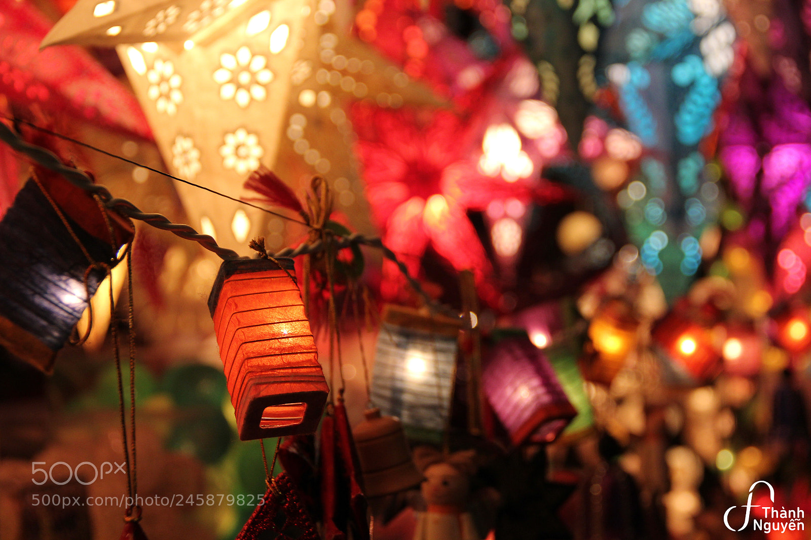 Canon EOS 550D (EOS Rebel T2i / EOS Kiss X4) sample photo. Lanterns photography