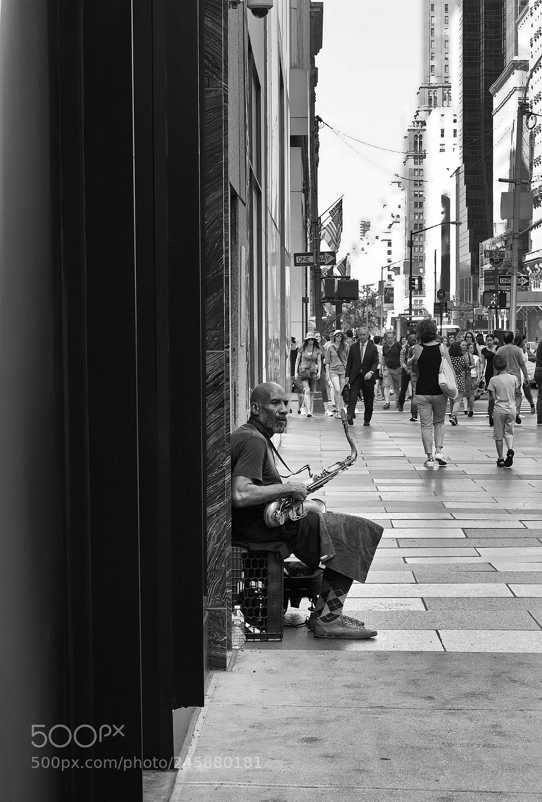 Sigma DP2 Merrill sample photo. A busker photography