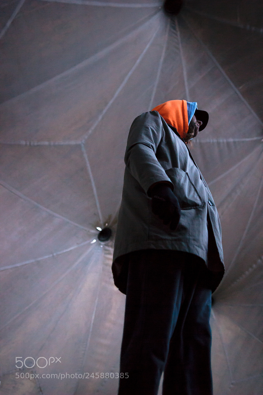 Canon EOS 550D (EOS Rebel T2i / EOS Kiss X4) sample photo. Orange hoodie in a photography