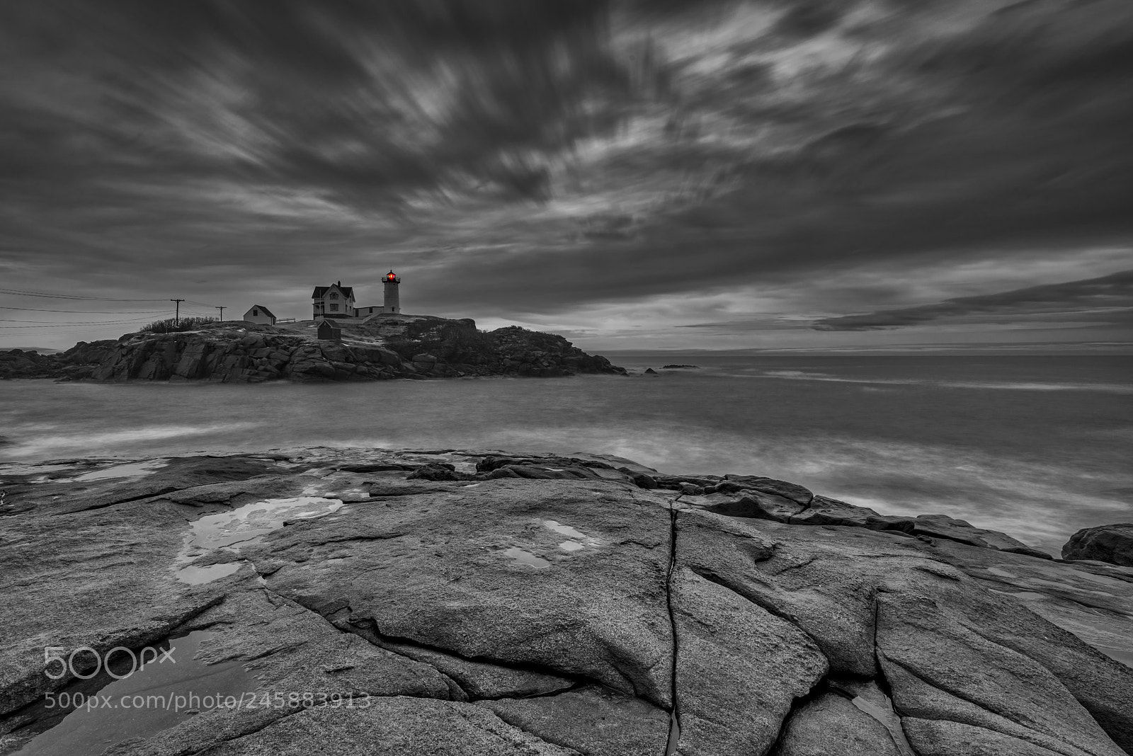 Nikon D810 sample photo. Nubble lighthouse red light photography
