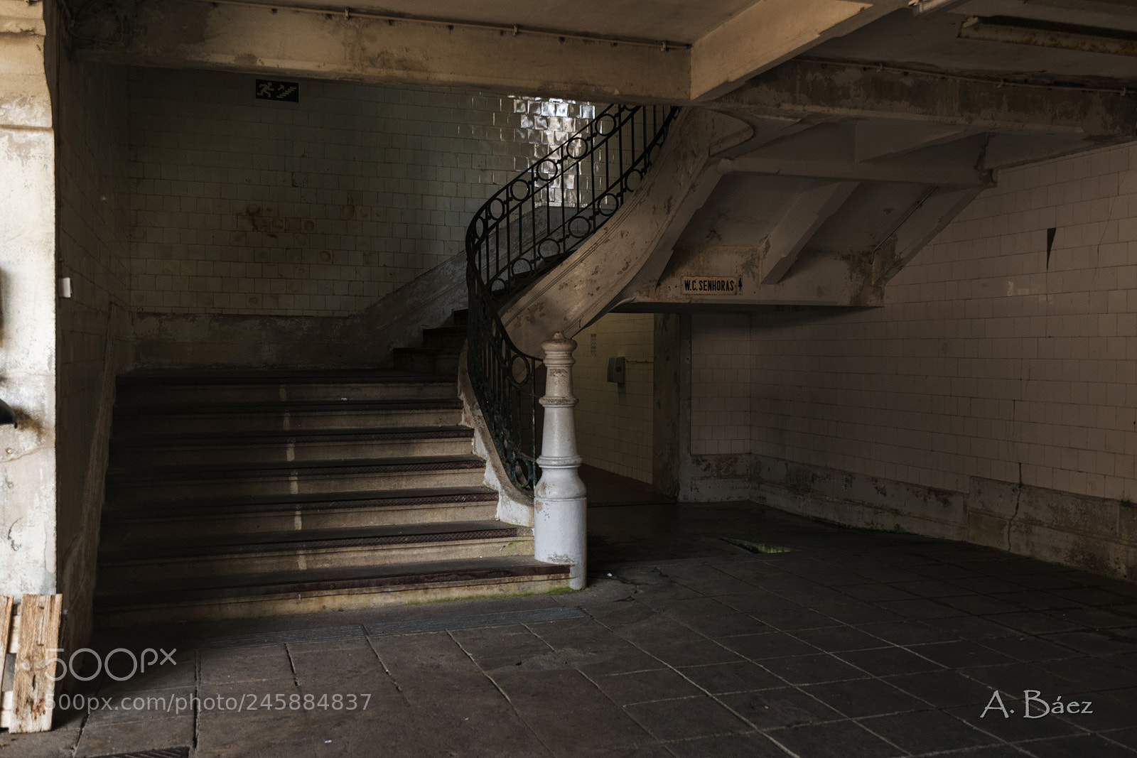 Sony a7R II sample photo. Escaleras del mercado de photography