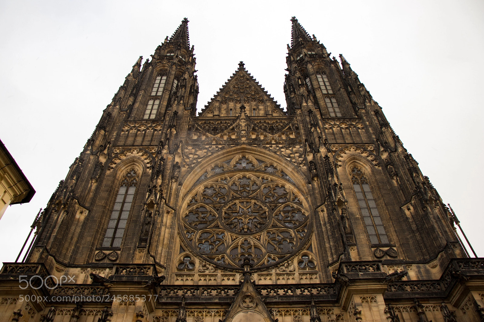 Canon EOS 200D (EOS Rebel SL2 / EOS Kiss X9) sample photo. Astonishing st. vitus cathedral photography
