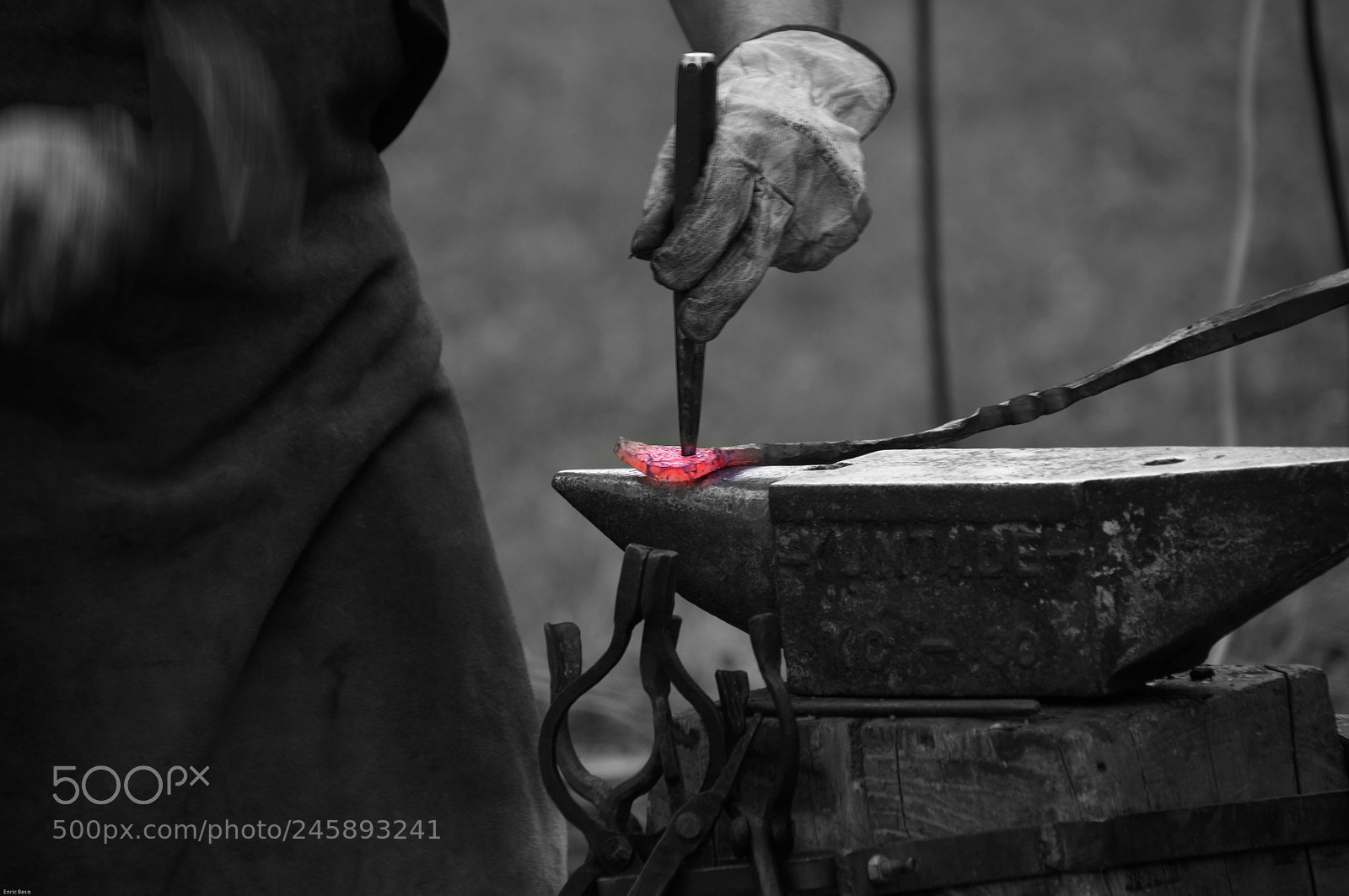 Nikon D5000 sample photo. Working iron photography