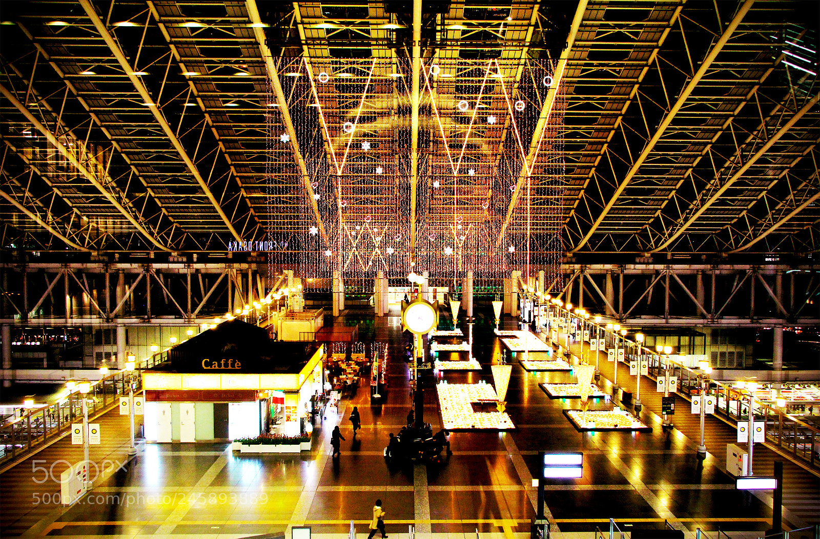 Canon EOS 700D (EOS Rebel T5i / EOS Kiss X7i) sample photo. Osaka station 9 p.m. photography