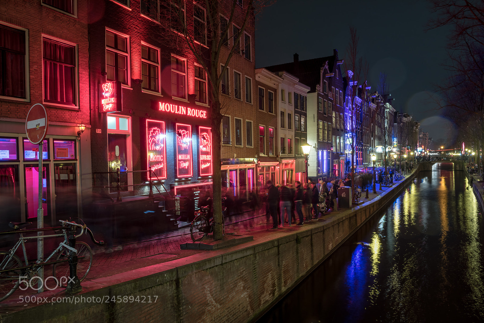Nikon D810 sample photo. Traffic in redlight district photography