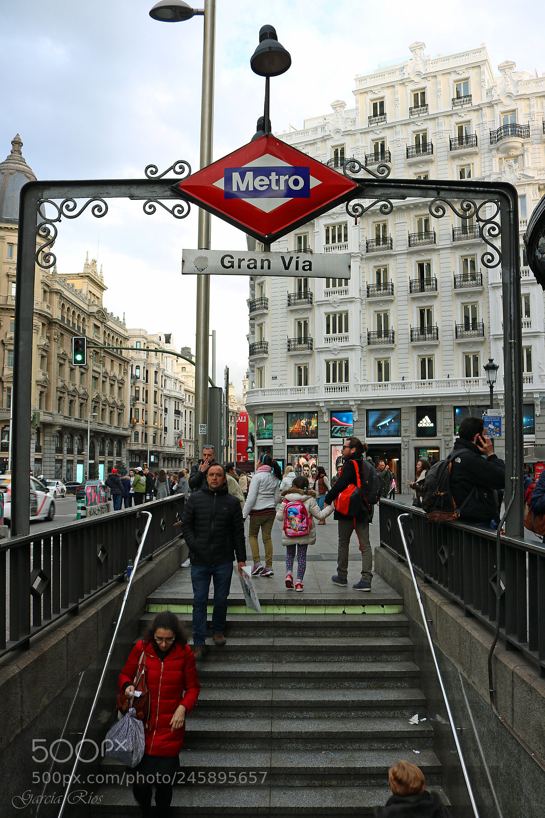 Canon EOS 750D (EOS Rebel T6i / EOS Kiss X8i) sample photo. Gran vía. photography