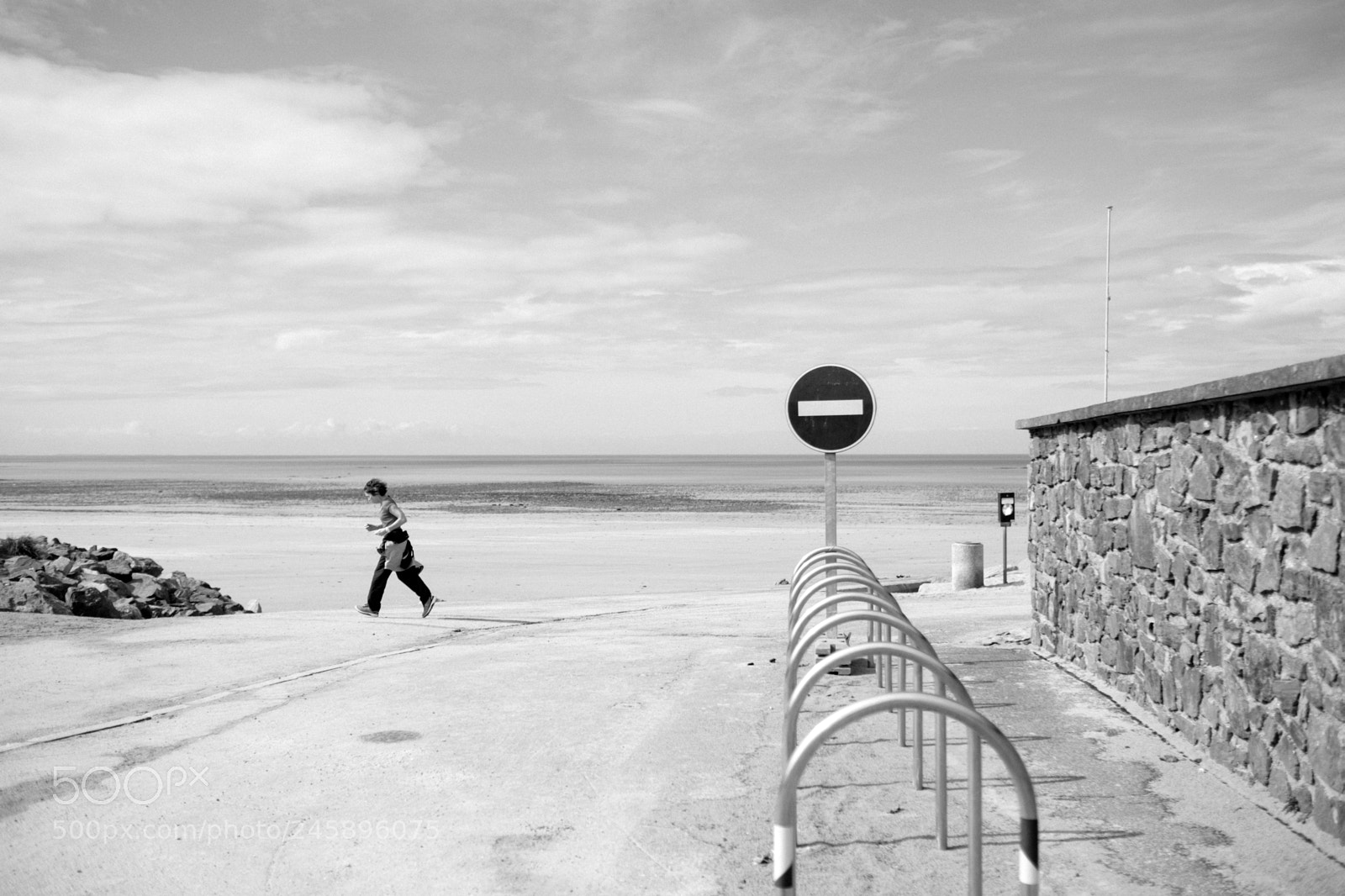 Fujifilm X-T1 sample photo. Beach runner - agon-coutainville photography