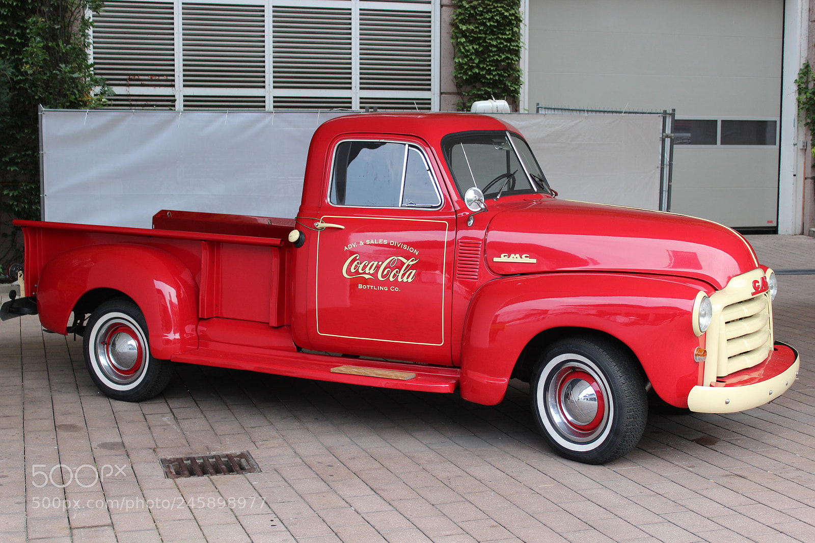 Canon EF-S 18-55mm F3.5-5.6 III sample photo. Old coca cola pick-up photography