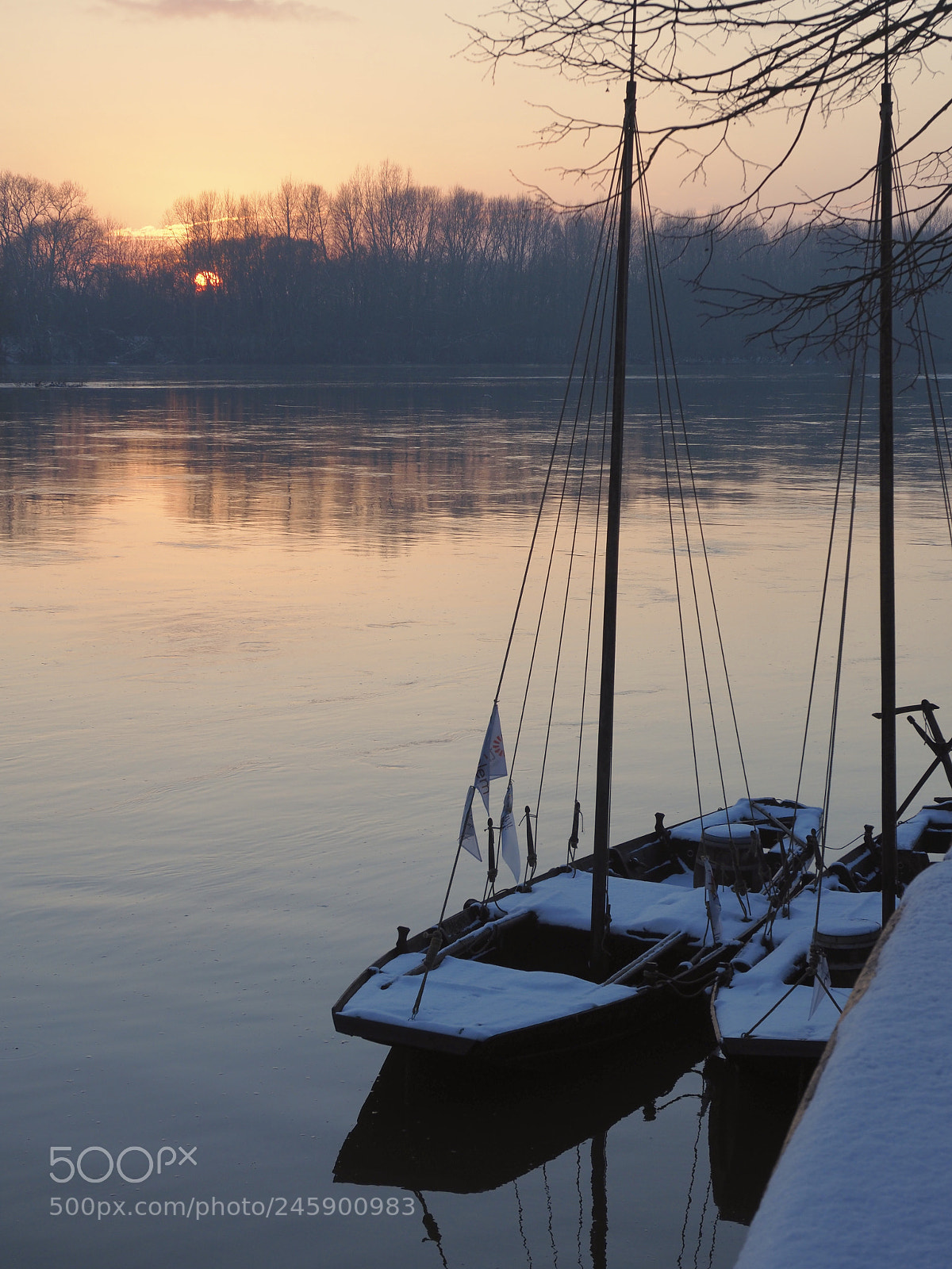 Olympus OM-D E-M1 Mark II sample photo. Sunset on loire river photography