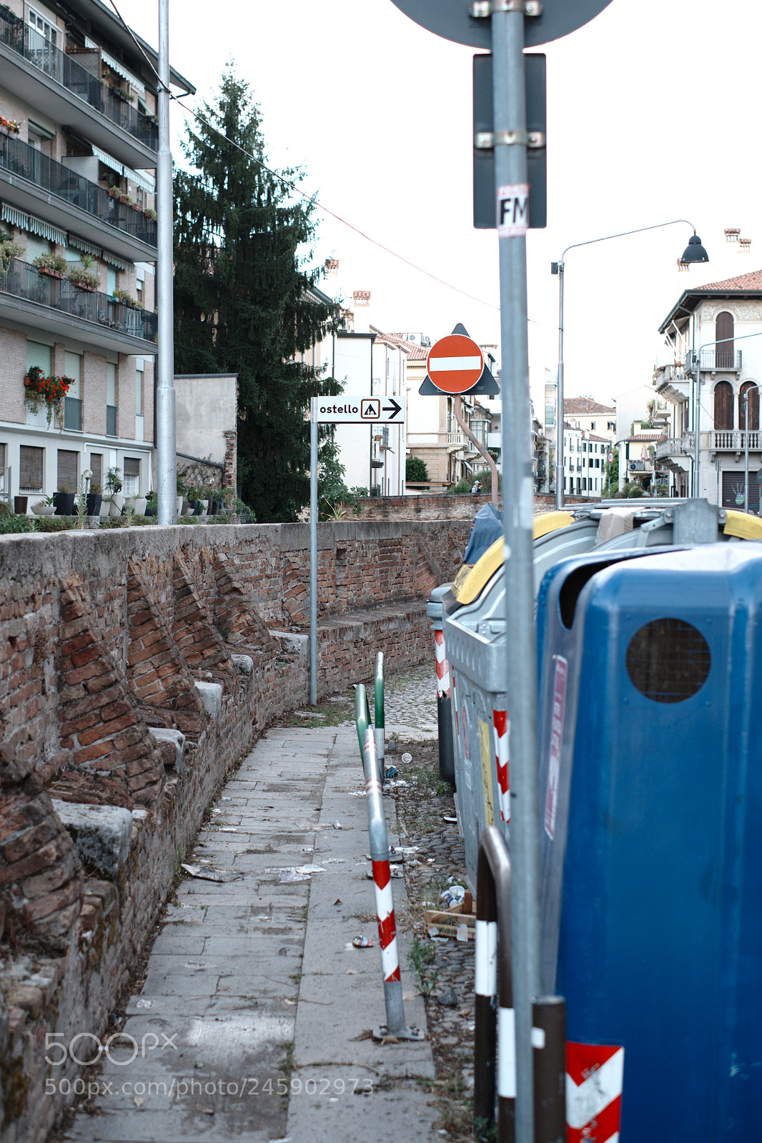 Fujifilm X-T1 sample photo. I rifiuti photography