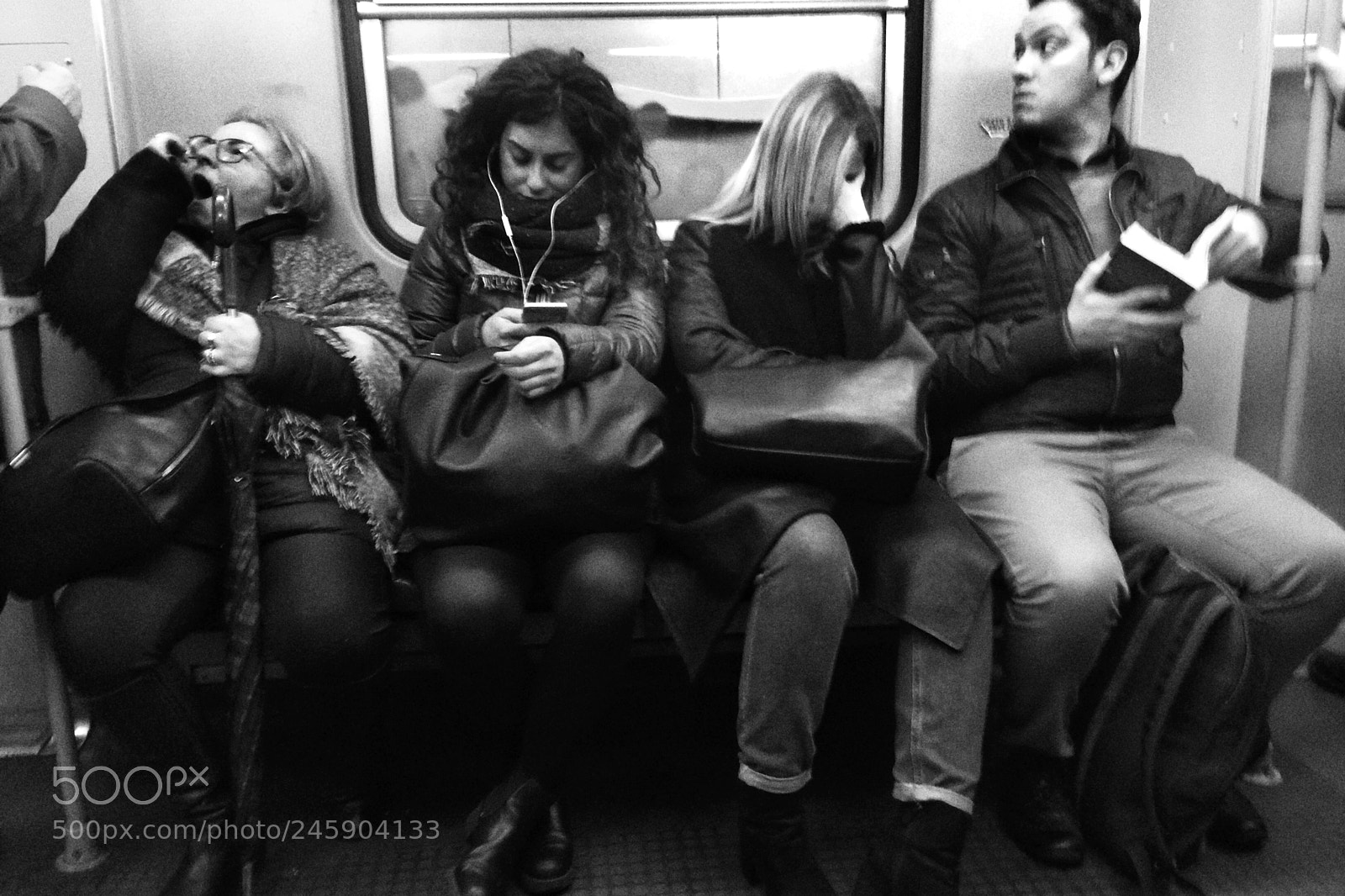 Apple iPhone 5s sample photo. Sul metro napoli tutti photography