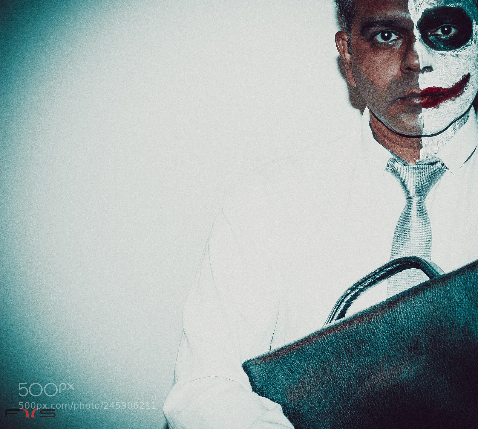 Canon EOS 600D (Rebel EOS T3i / EOS Kiss X5) sample photo. Half joker: dual life photography