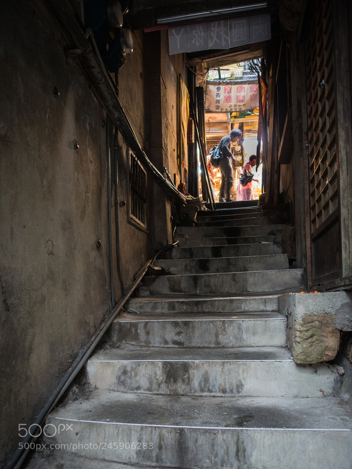 Sony Cyber-shot DSC-RX100 III sample photo. Pass-enger photography