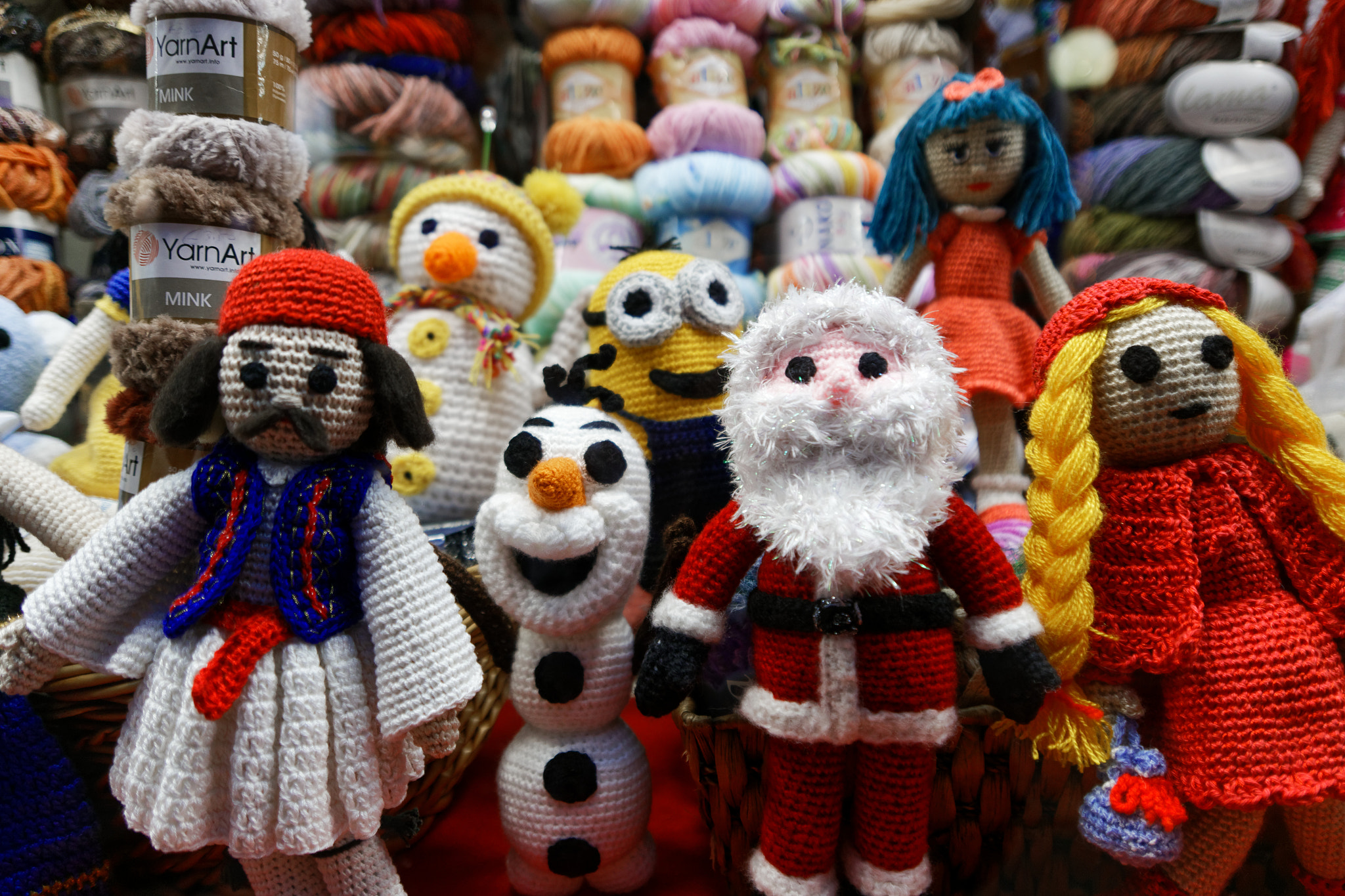 Canon EOS 6D + Canon EF 28-105mm f/3.5-4.5 USM sample photo. Knitted dolls photography
