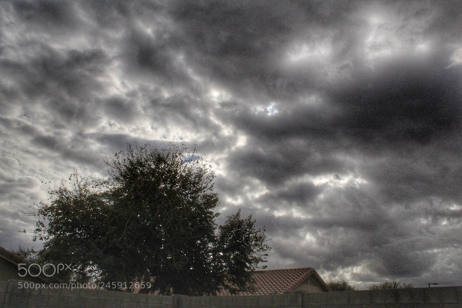 Canon EOS 1300D (EOS Rebel T6 / EOS Kiss X80) sample photo. Dark clouds photography
