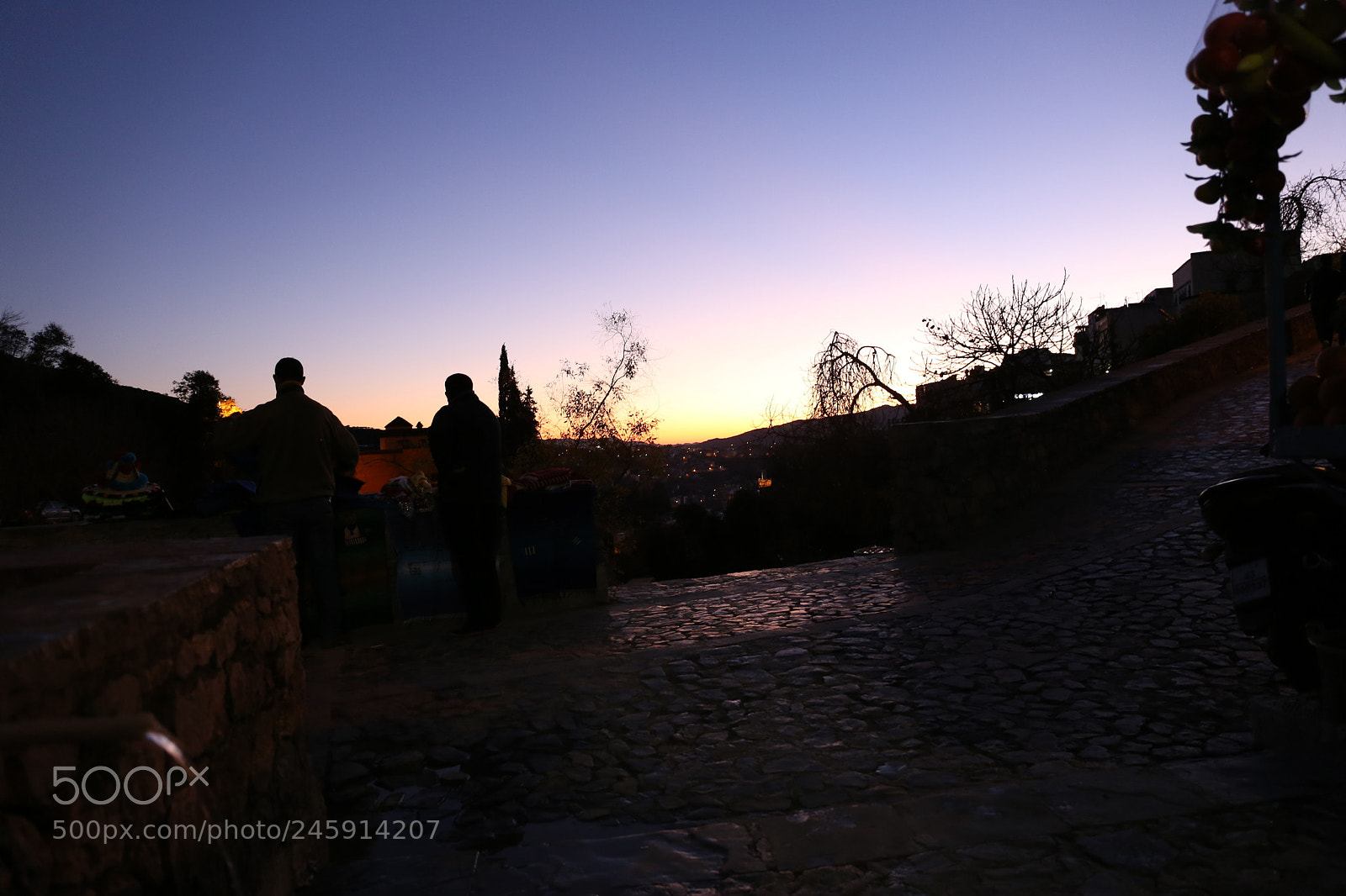 Canon EF 24-70mm F4L IS USM sample photo. 夕暮れのシャウエン photography