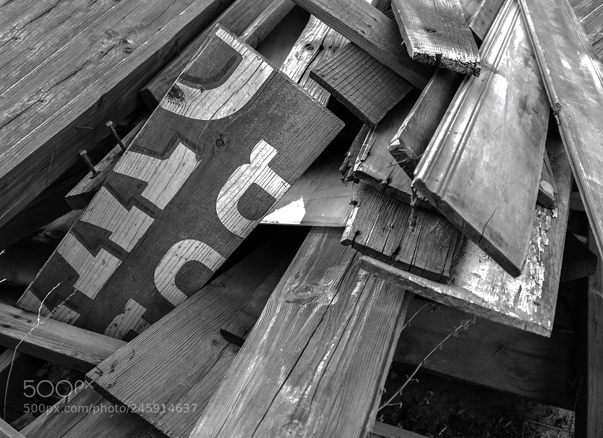 Fujifilm X100F sample photo. Sign and old wood photography