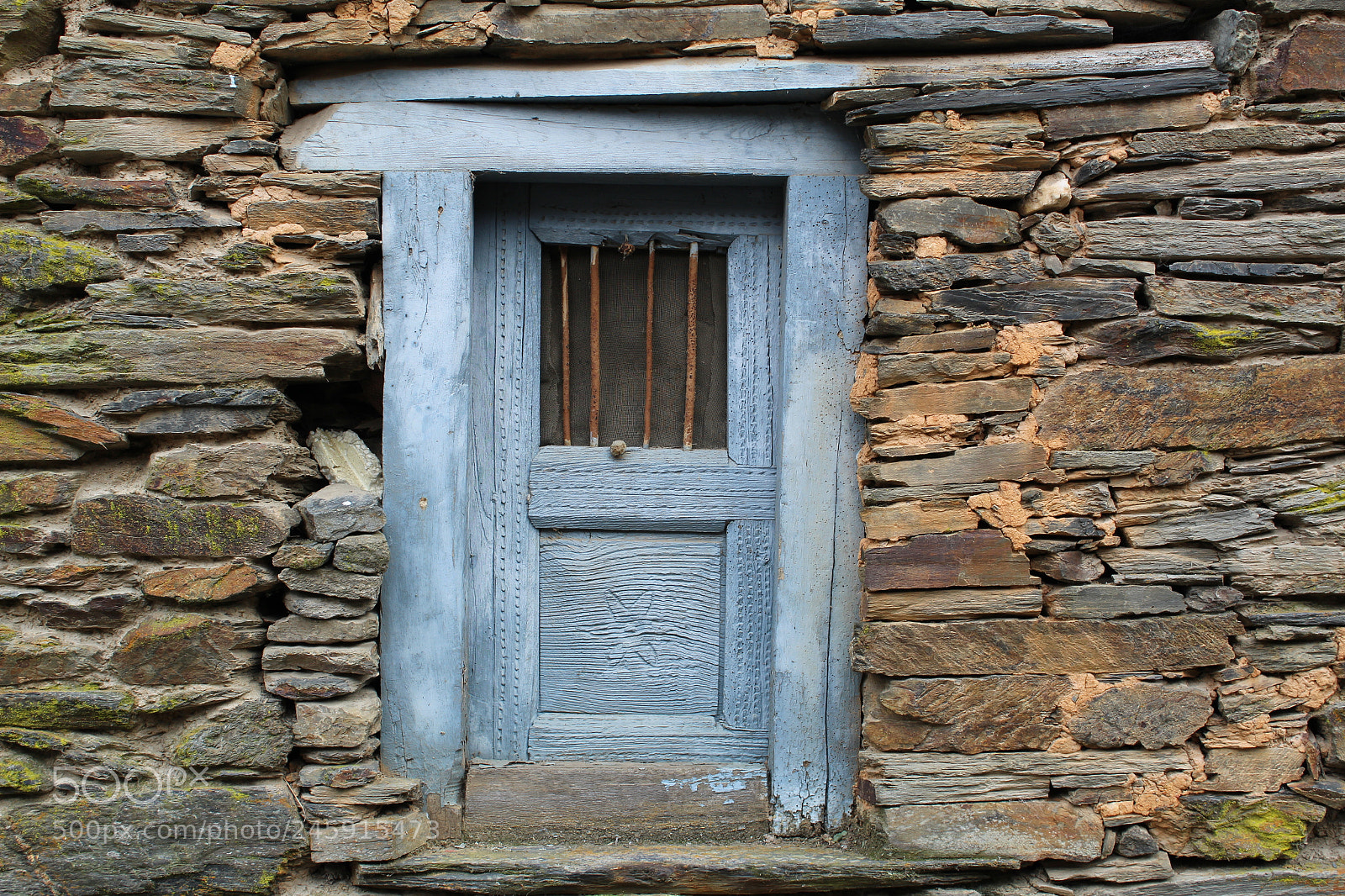 Canon EF-S 18-55mm F3.5-5.6 III sample photo. Ventana azul en espanillo photography