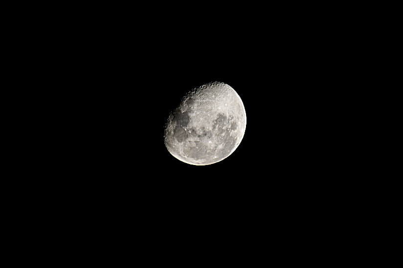 Sigma 70-300mm F4-5.6 APO DG Macro sample photo. Luna... photography