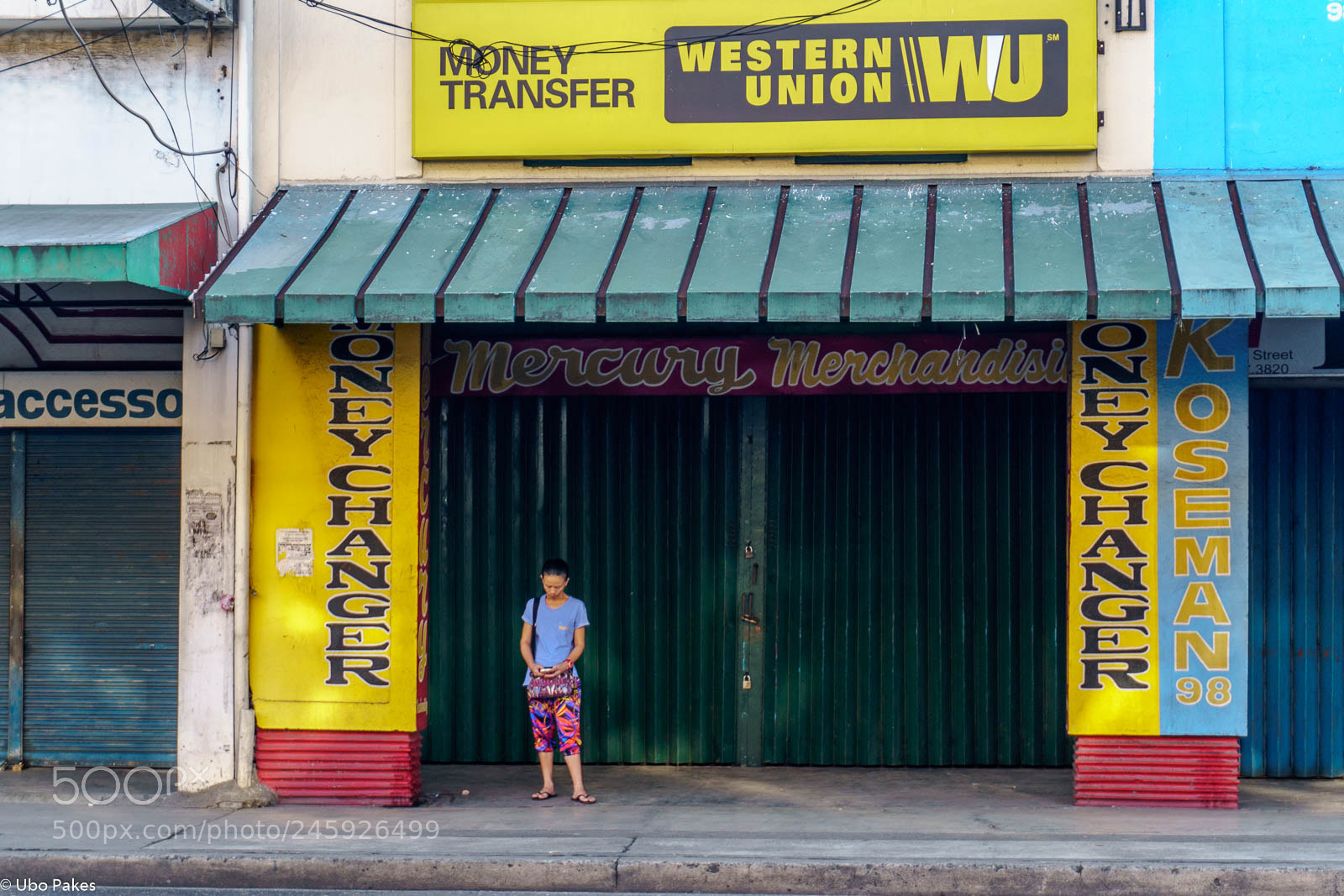 Sony a6300 sample photo. Out of cash ... photography