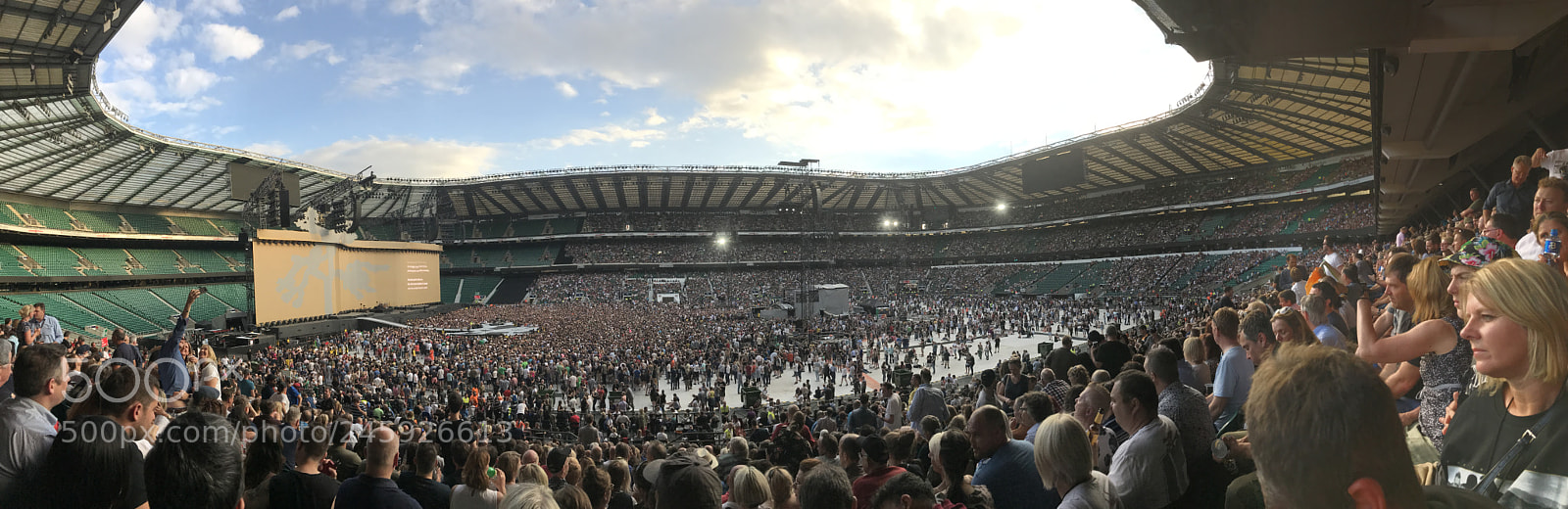 Apple iPhone 7 sample photo. U2 in london photography