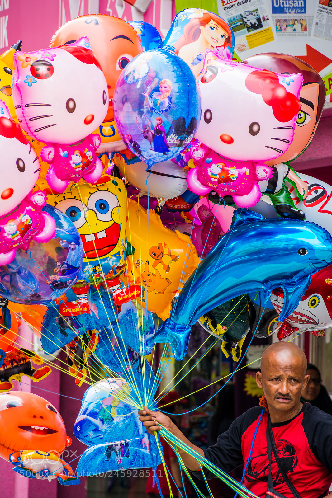 Nikon D7100 sample photo. A street balloon peddler photography