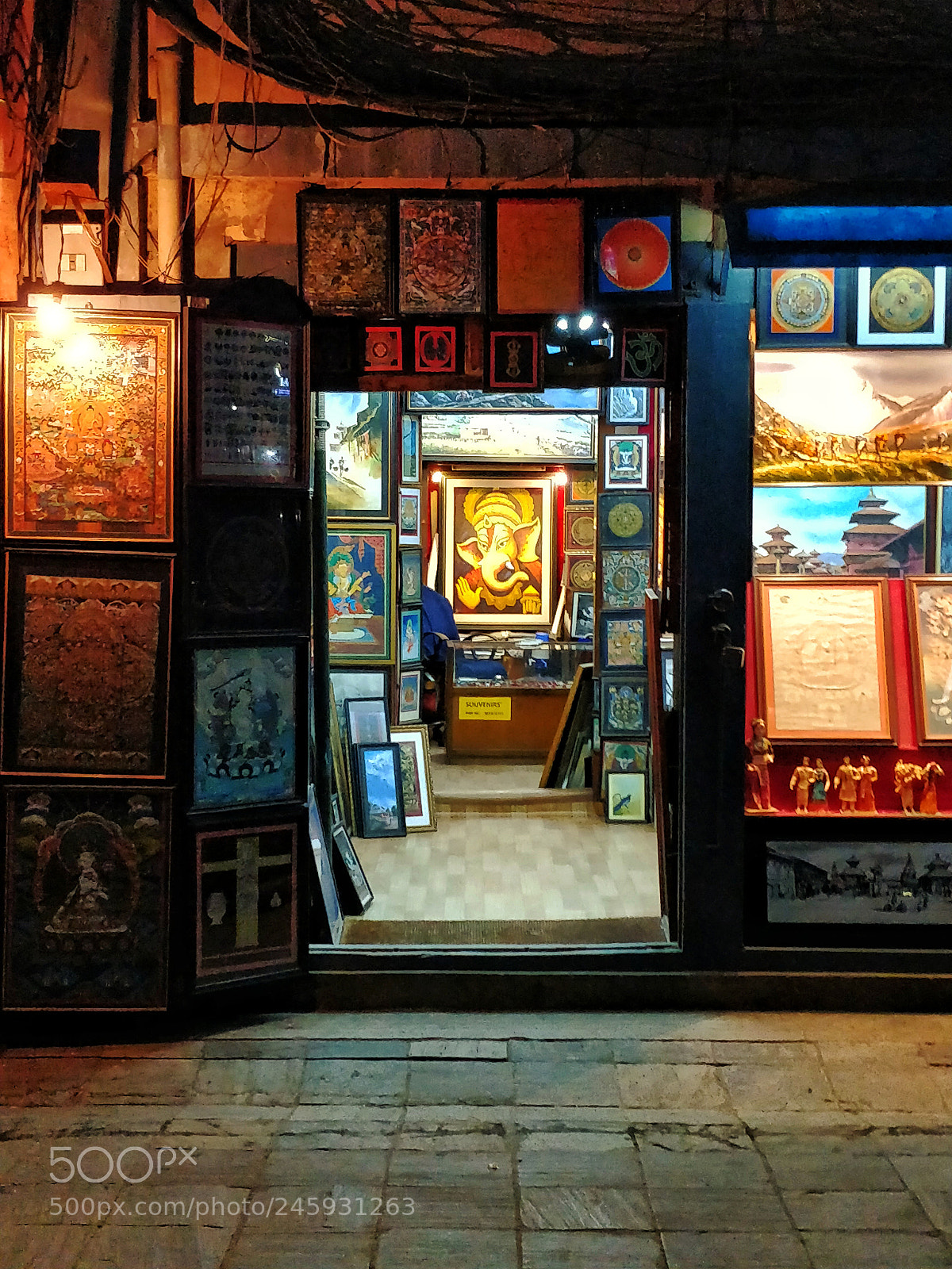 OnePlus 5 sample photo. Art shop photography