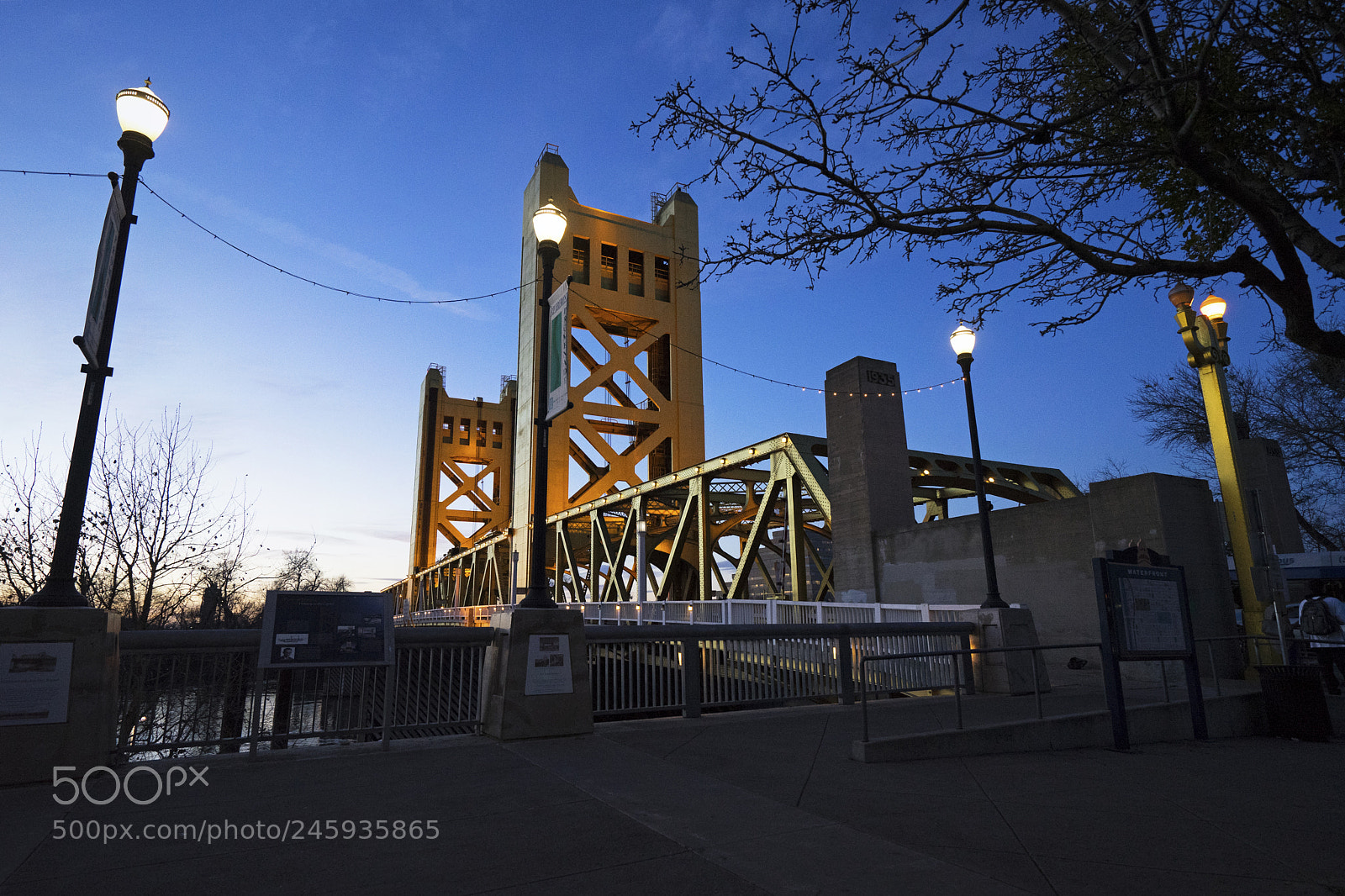 Sony a7 II sample photo. Sony 3676 bridge walk photography