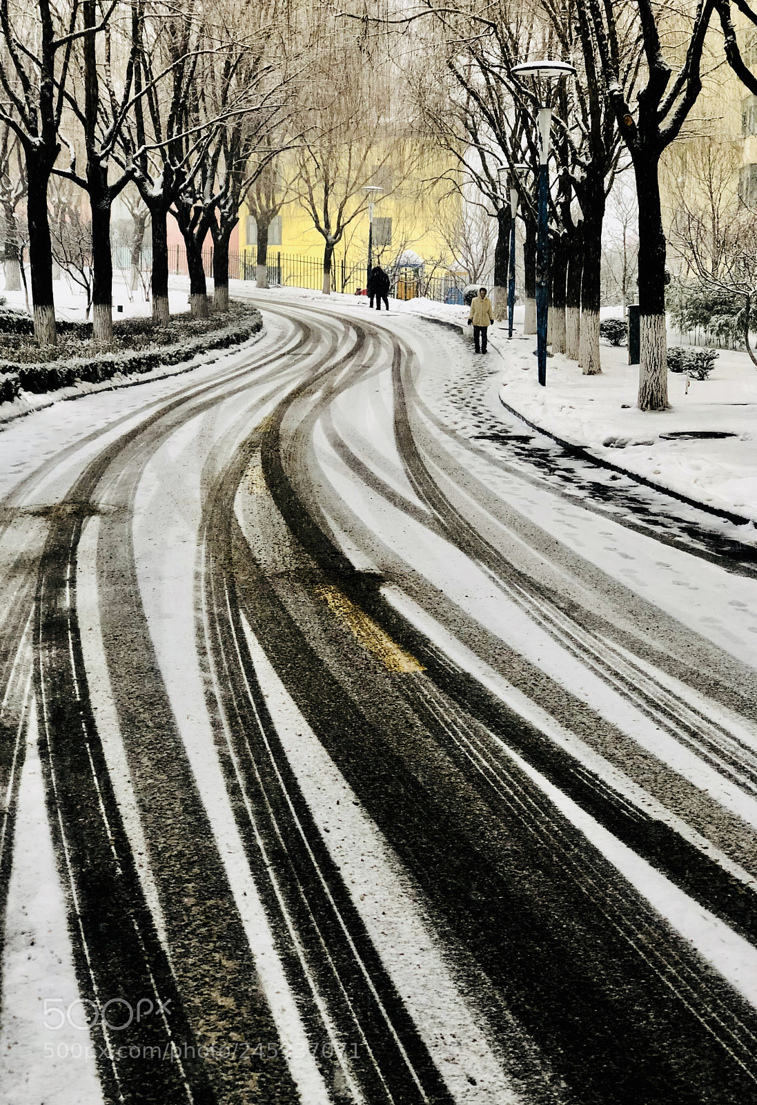Apple iPhone X sample photo. Snow and road photography