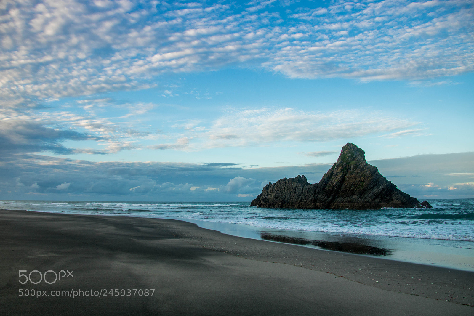 Canon EOS 750D (EOS Rebel T6i / EOS Kiss X8i) sample photo. Karekare beach, new zealand photography