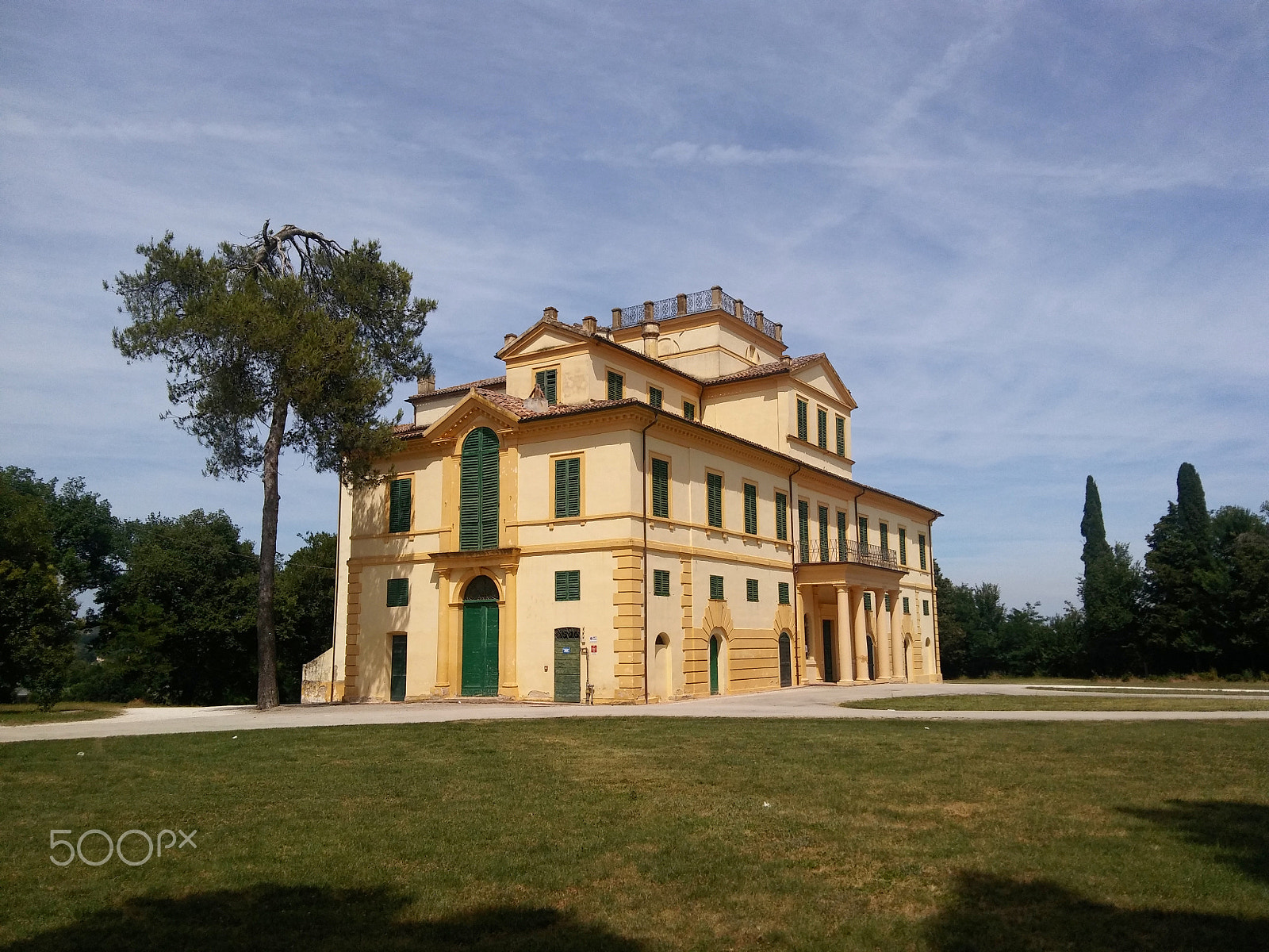 LG K10 sample photo. Italian country house in the ancient tradition. italian villa for rest at the week end. photography