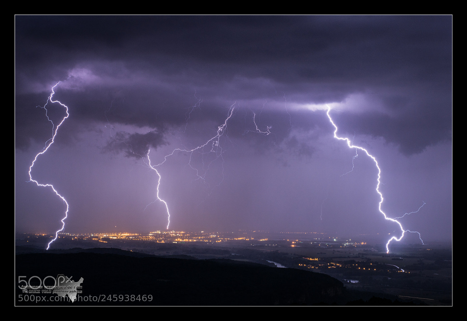 Sony ILCA-77M2 sample photo. Derniere chasse aux orages photography