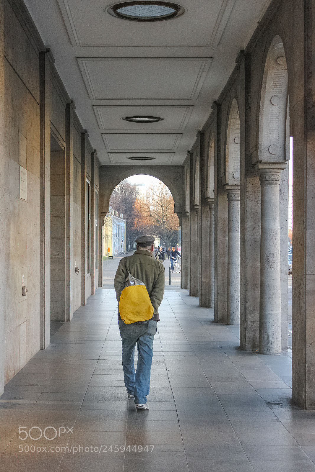 Canon EOS 600D (Rebel EOS T3i / EOS Kiss X5) sample photo. Salvatore zizi walking on photography