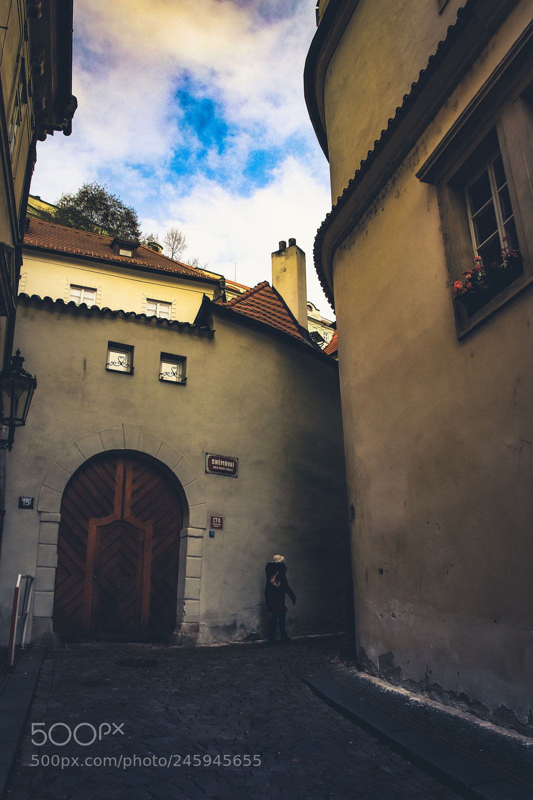 Canon EOS 77D (EOS 9000D / EOS 770D) sample photo. Dark street photography