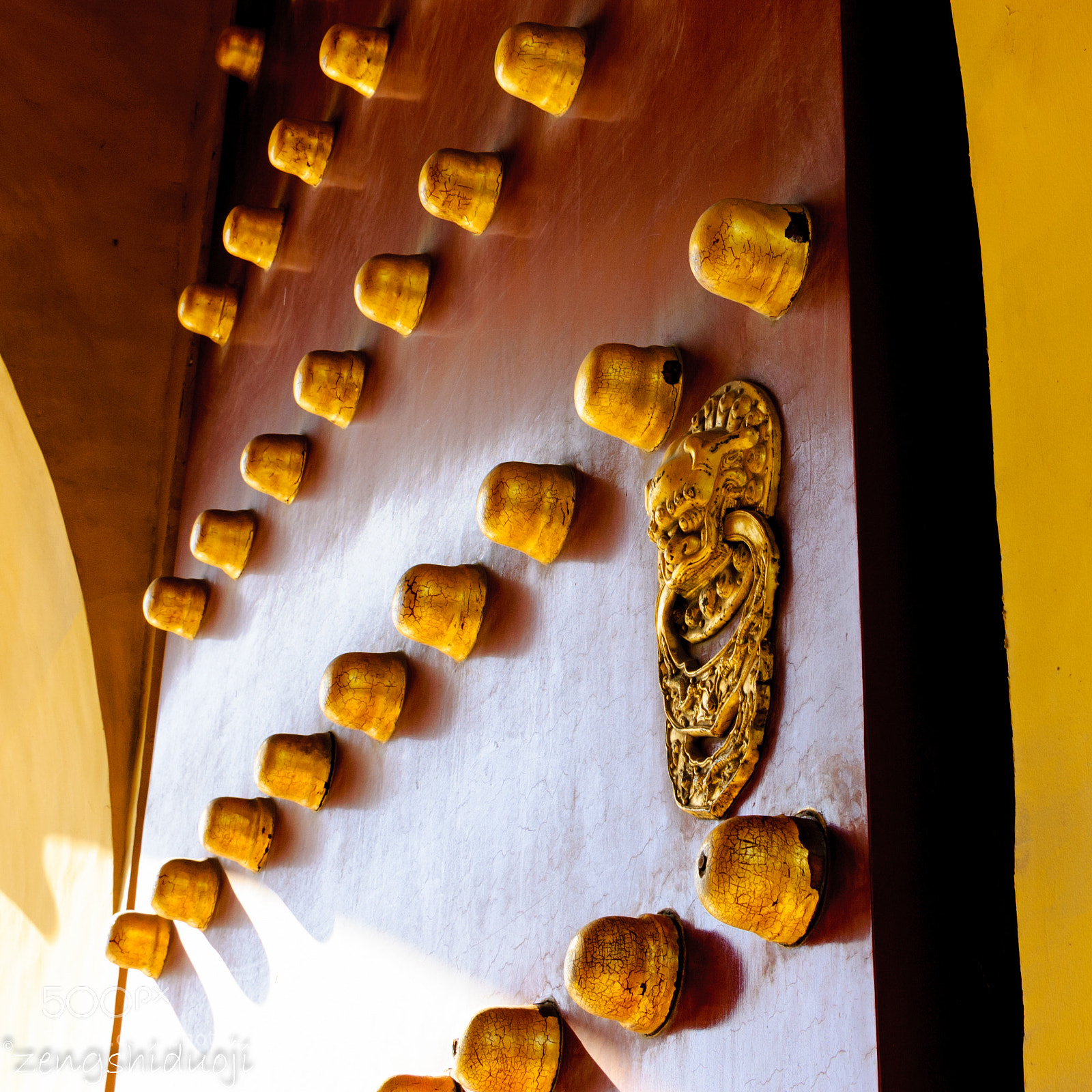Nikon D40 sample photo. 门钉 photography