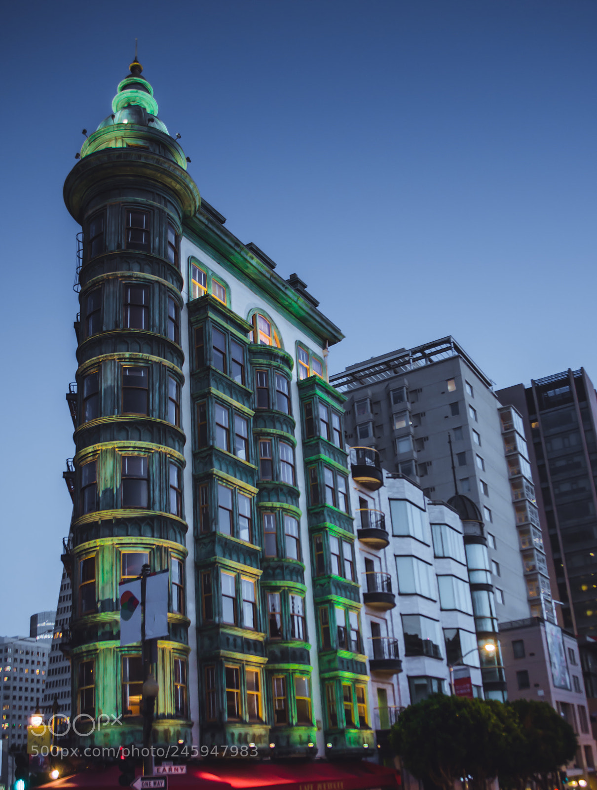 Nikon D5100 sample photo. Green building in downtown photography