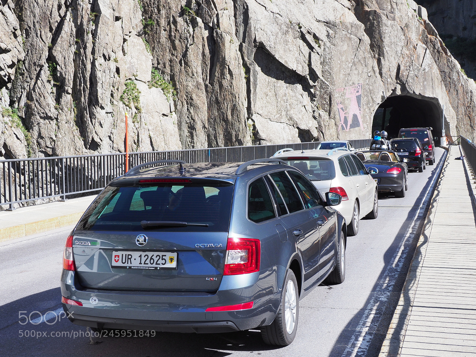 Olympus OM-D E-M1 Mark II sample photo. Cars on scenic teufelsbruecke photography