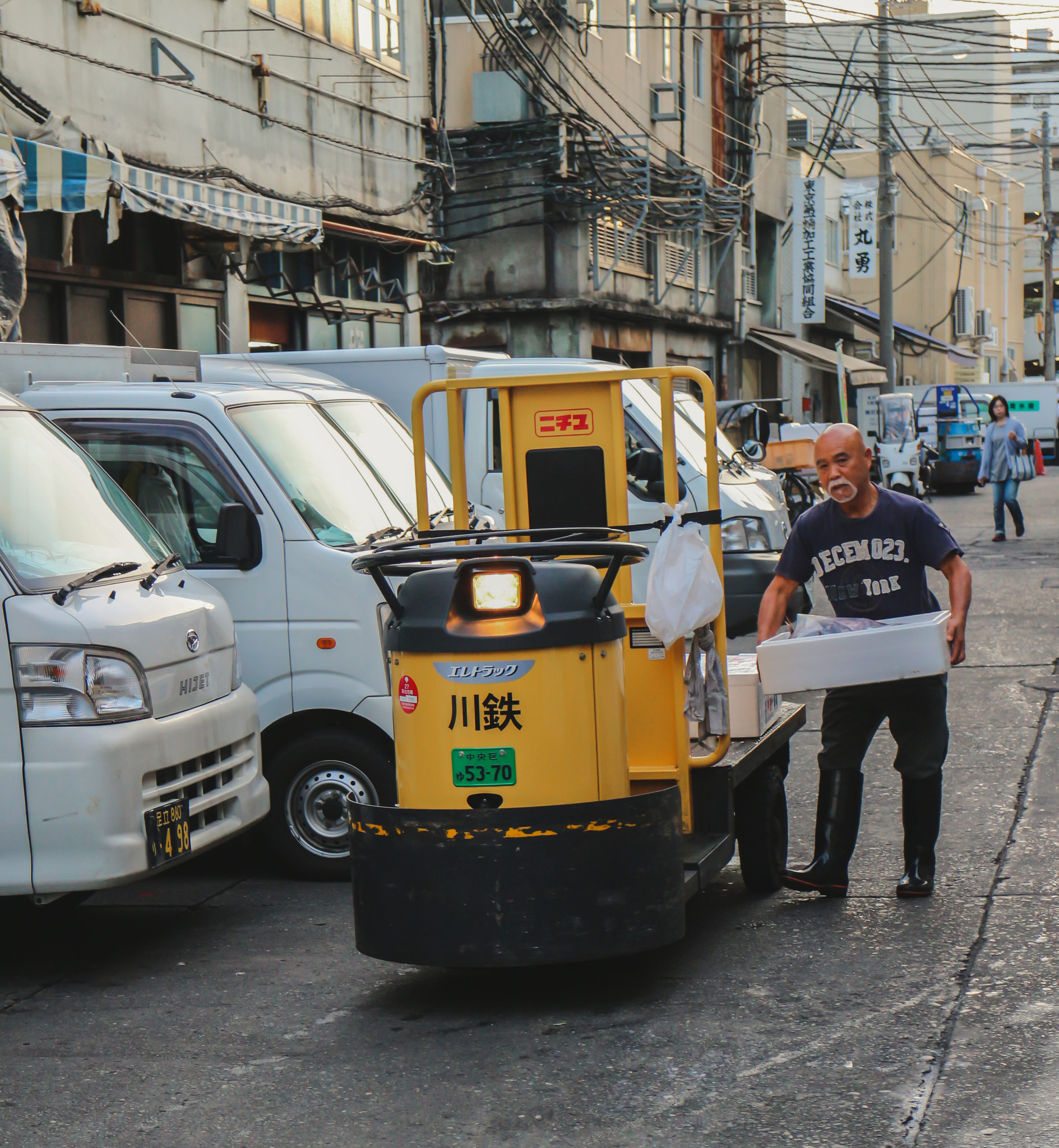 Canon EOS M2 sample photo. Hard working japanese worker photography