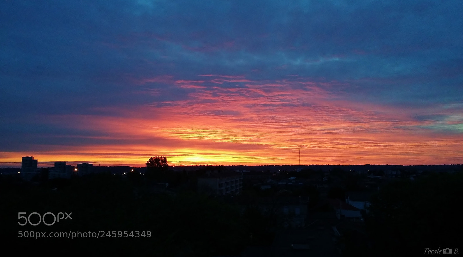 Samsung Galaxy A3 sample photo. Sky is burning photography