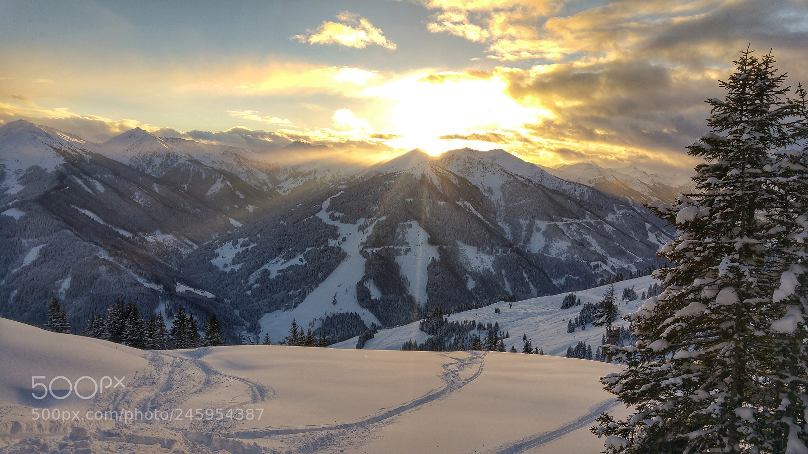 LG G4 sample photo. Snowy mountain photography