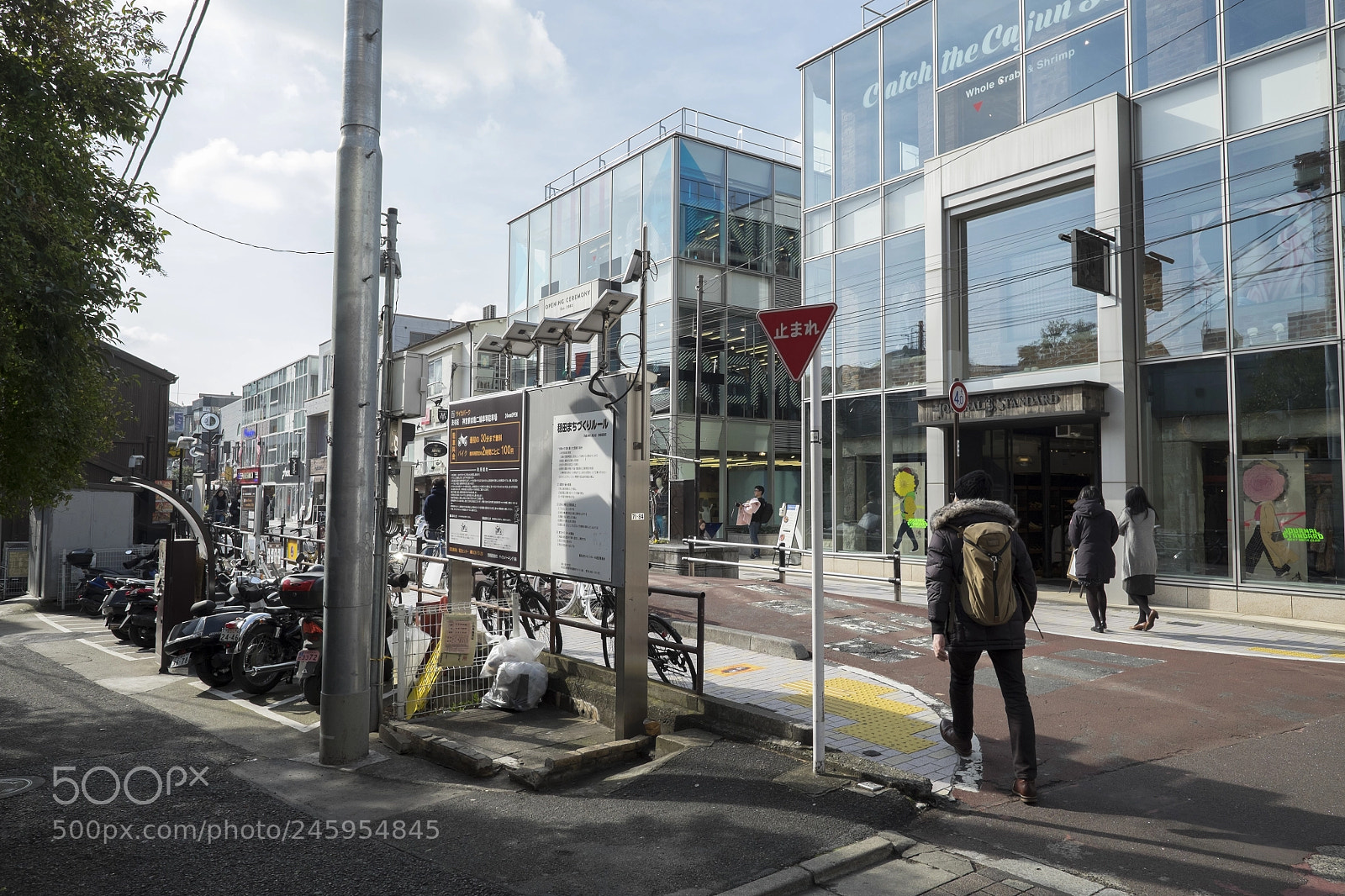 Fujifilm X-T1 sample photo. Tokyo.渋谷区神宮前　キャットストリート photography