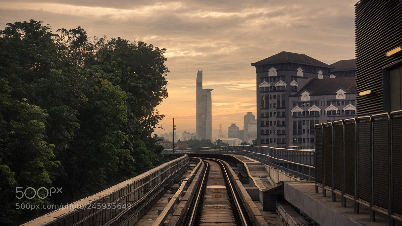 Sony DSC-RX100M5 sample photo. Sunrise at mrt station photography