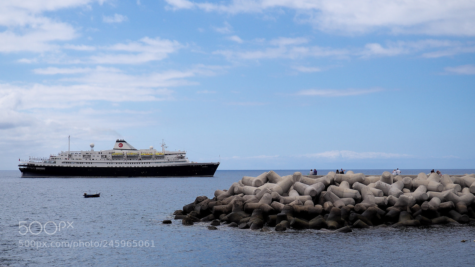 Olympus OM-D E-M10 II sample photo. Cruise ship photography