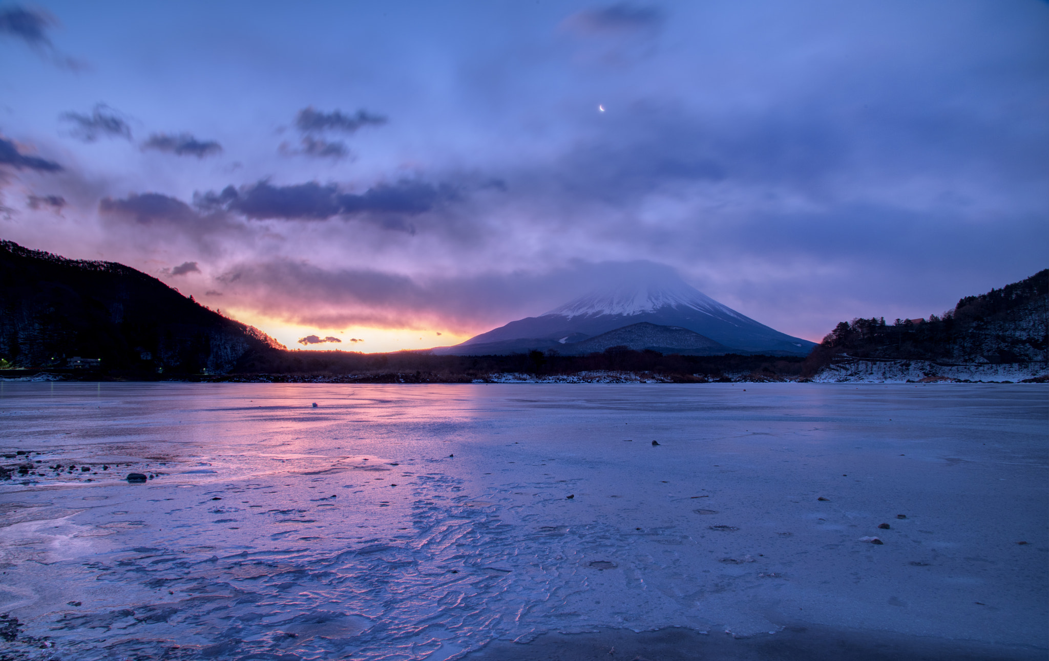 Nikon D810A sample photo. Dawn of a frozen lake photography