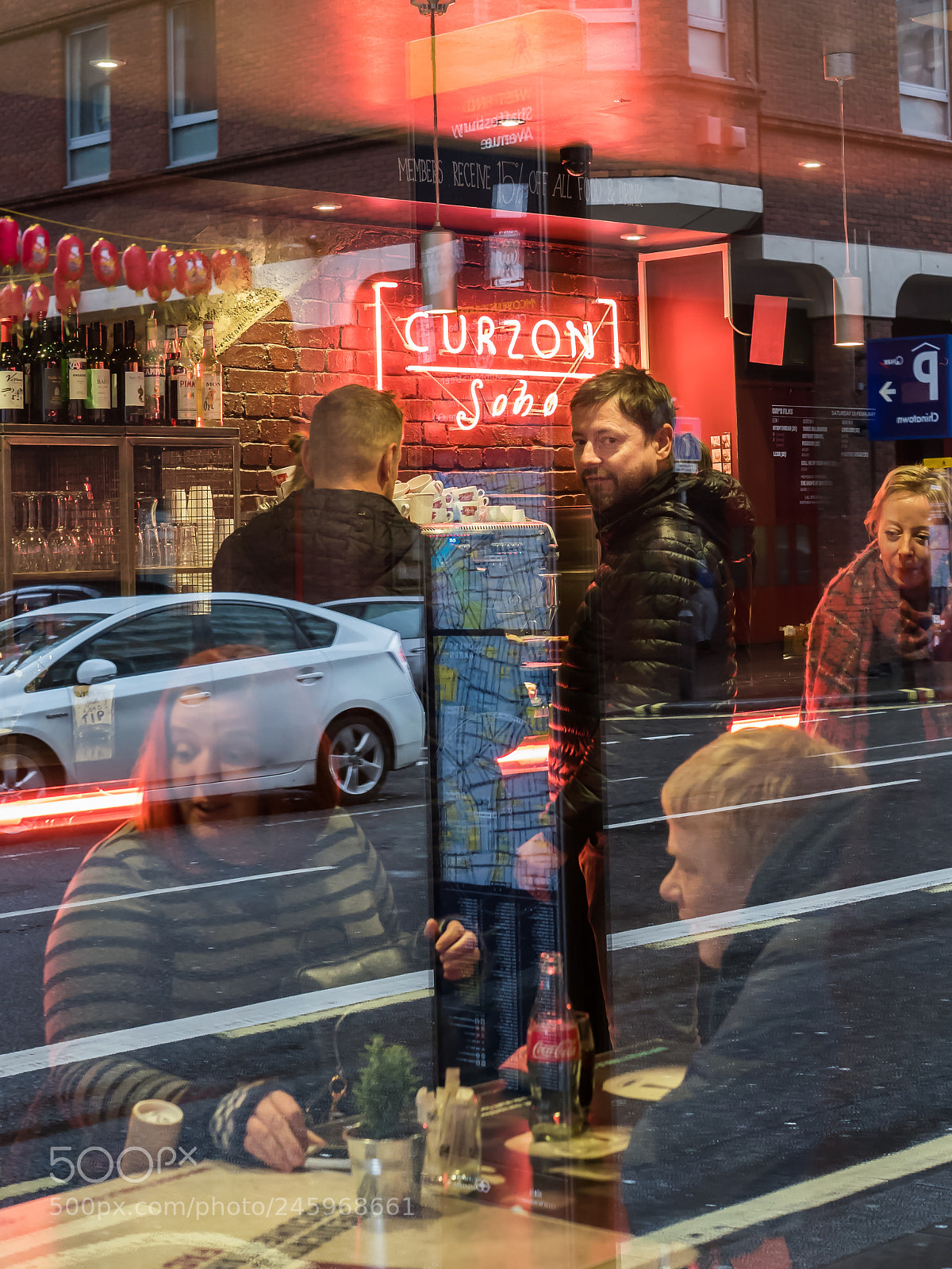 Olympus OM-D E-M1 Mark II sample photo. Shop window photography